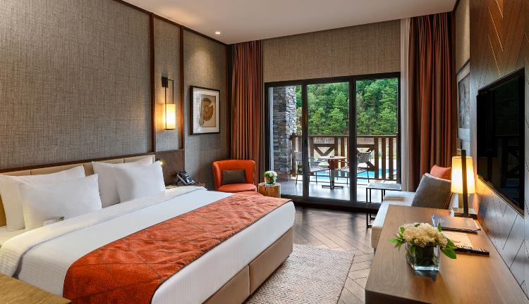 Deluxe Oda, Büyük Yataklı, Orman ve Biyolojik Gölet Manzaralı